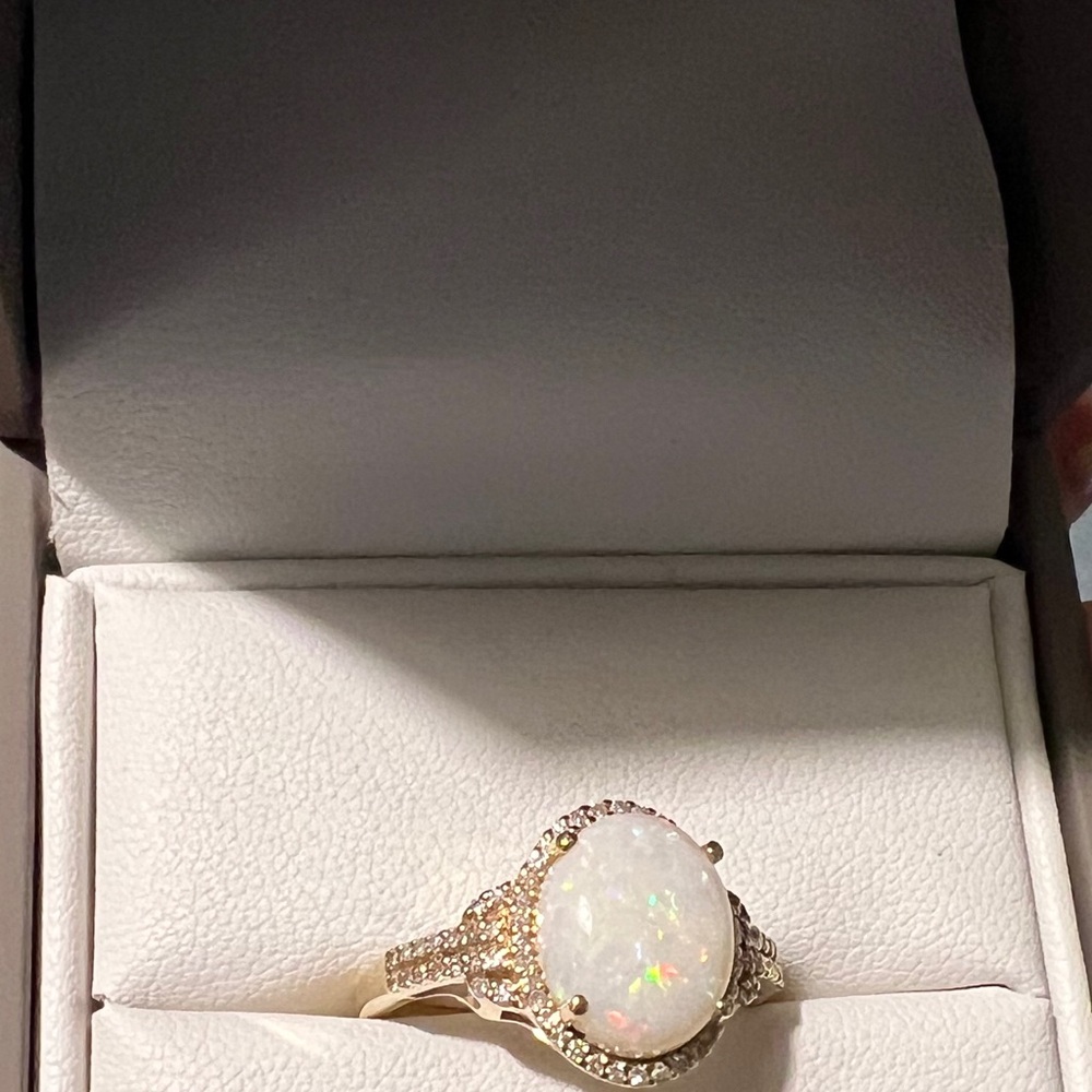Lali 14k Gold Opal ring surrounded by Diamond accents size 8 - Picture 3 of 15